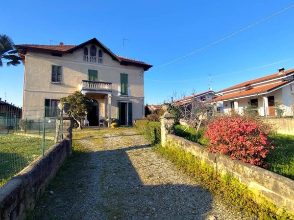casa indipendente in vendita a Fenegrò