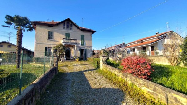 casa indipendente in vendita a Fenegrò