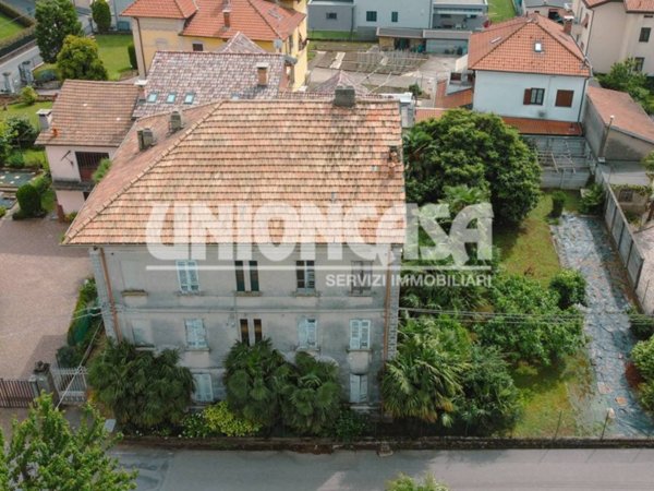 casa indipendente in vendita a Fenegrò