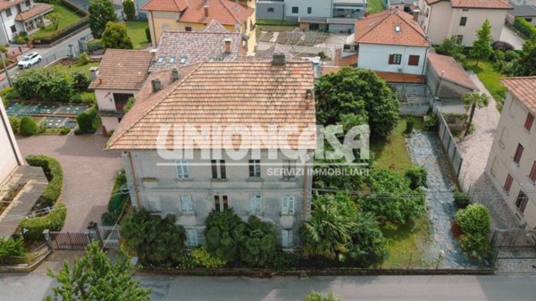 casa indipendente in vendita a Fenegrò