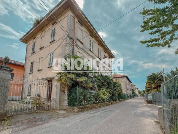 casa indipendente in vendita a Fenegrò