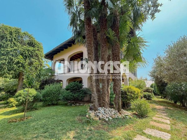 casa indipendente in vendita a Fenegrò