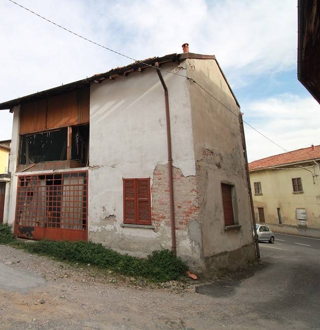 locale commerciale in vendita a Fenegrò