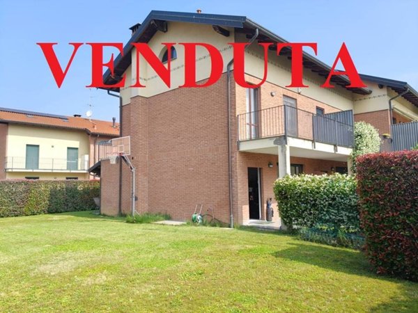 casa indipendente in vendita a Fenegrò