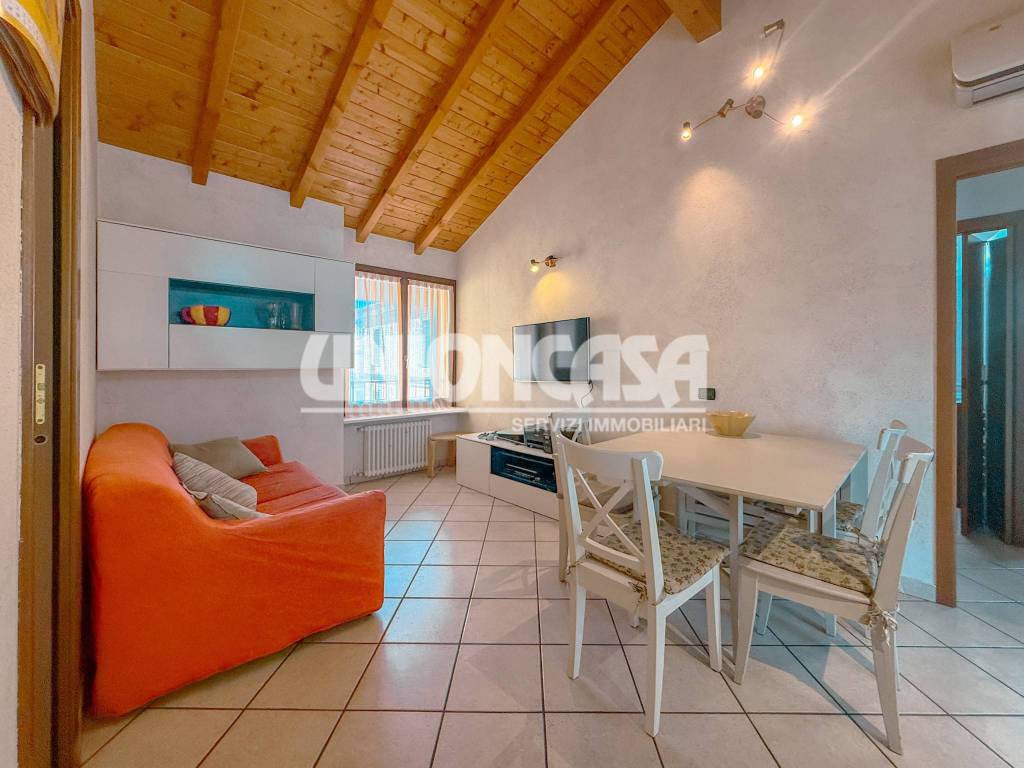 appartamento in vendita a Fenegrò