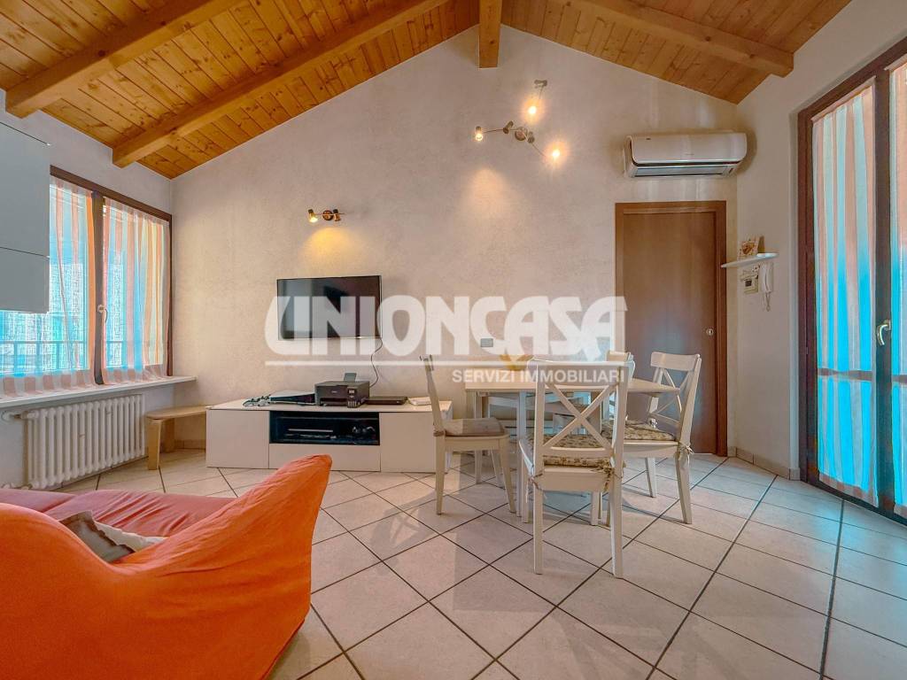 appartamento in vendita a Fenegrò