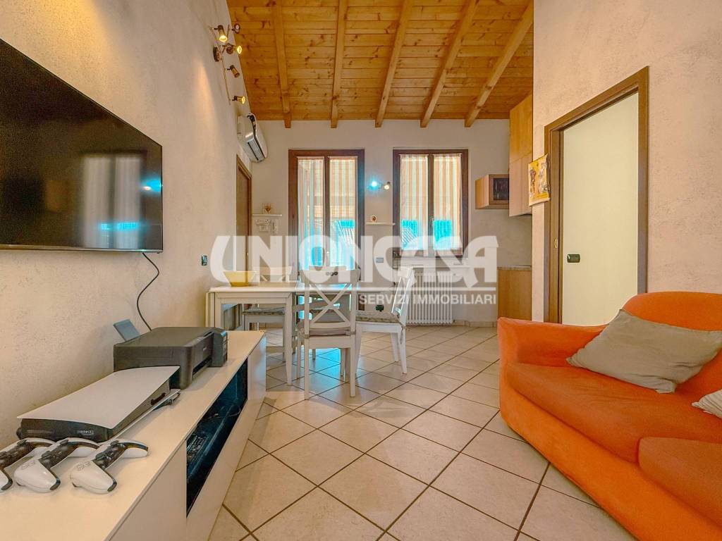 appartamento in vendita a Fenegrò