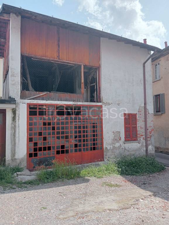 locale commerciale in vendita a Fenegrò