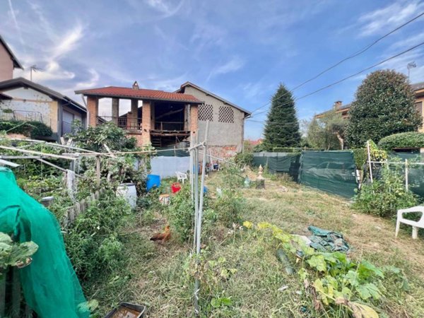 casa indipendente in vendita a Fenegrò