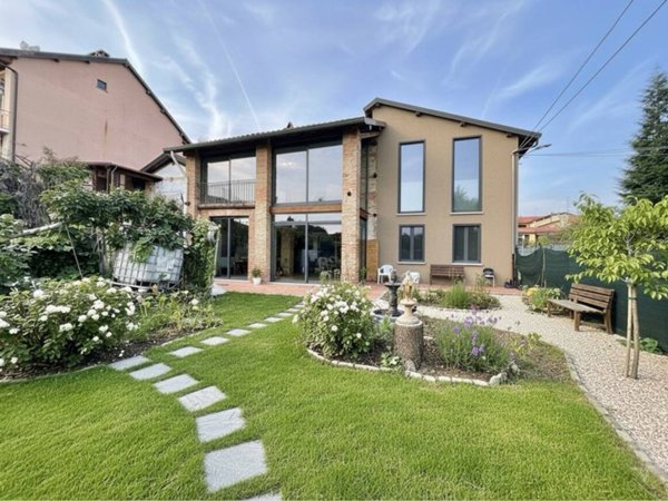 casa indipendente in vendita a Fenegrò