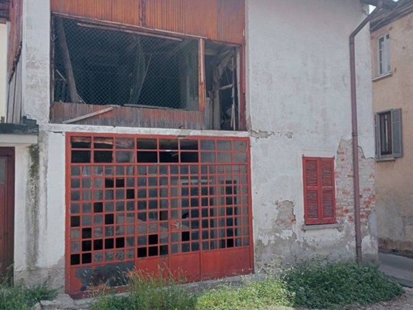 locale commerciale in vendita a Fenegrò