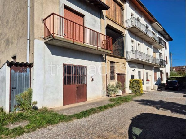 appartamento in vendita a Fenegrò