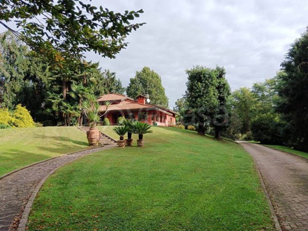 casa indipendente in vendita a Fenegrò