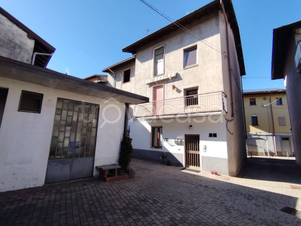 appartamento in vendita a Fenegrò