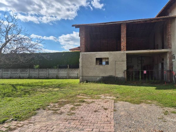 casa indipendente in vendita a Fenegrò