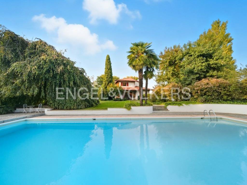 casa indipendente in vendita a Fenegrò