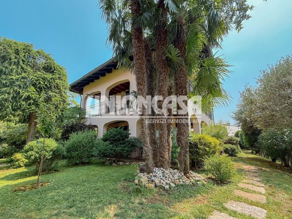 casa indipendente in vendita a Fenegrò