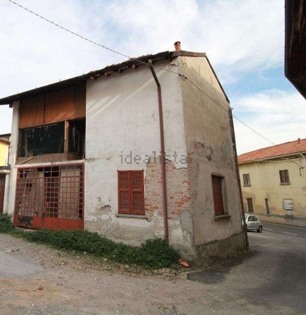 casale in vendita a Fenegrò