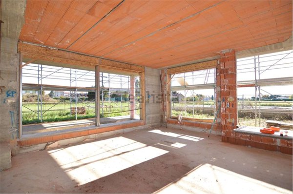 casa indipendente in vendita a Fenegrò