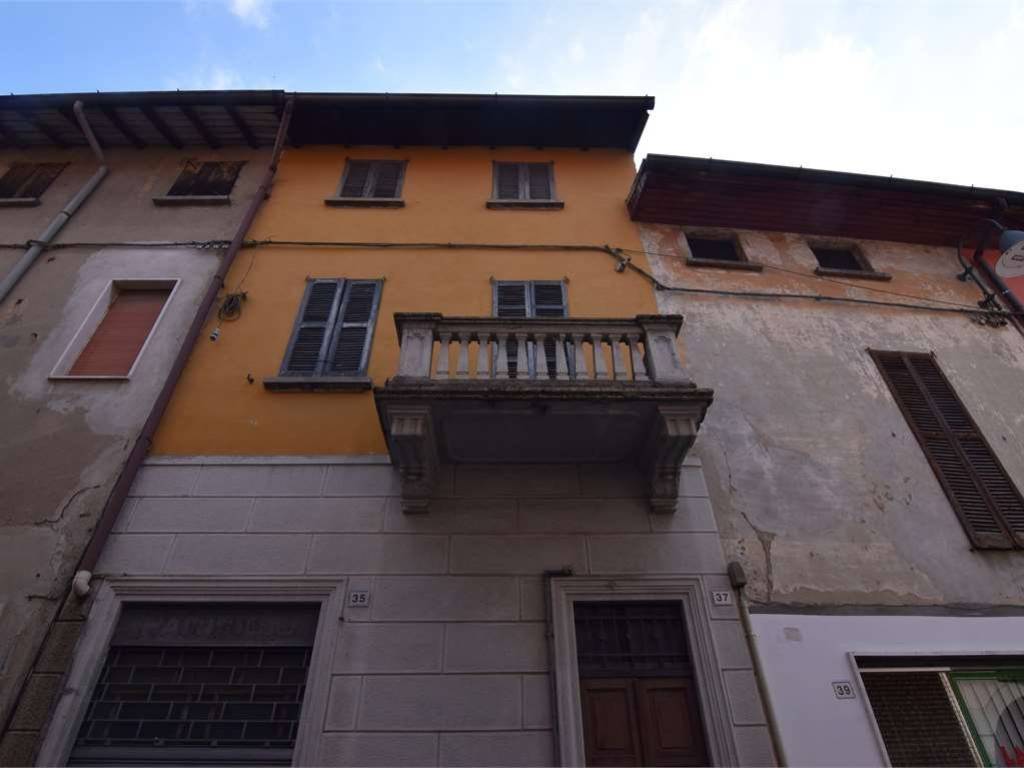 casa indipendente in vendita a Fenegrò