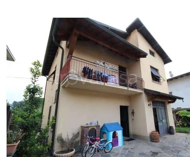 casa indipendente in vendita a Fenegrò