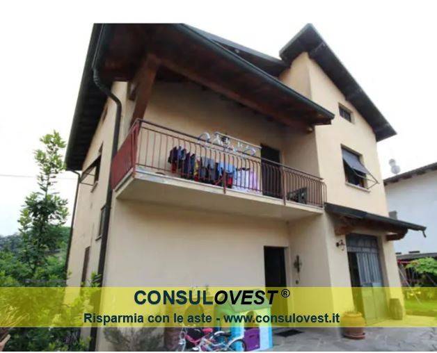 casa indipendente in vendita a Fenegrò