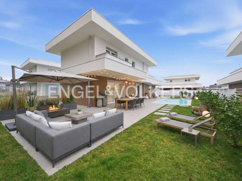 casa indipendente in vendita a Fenegrò