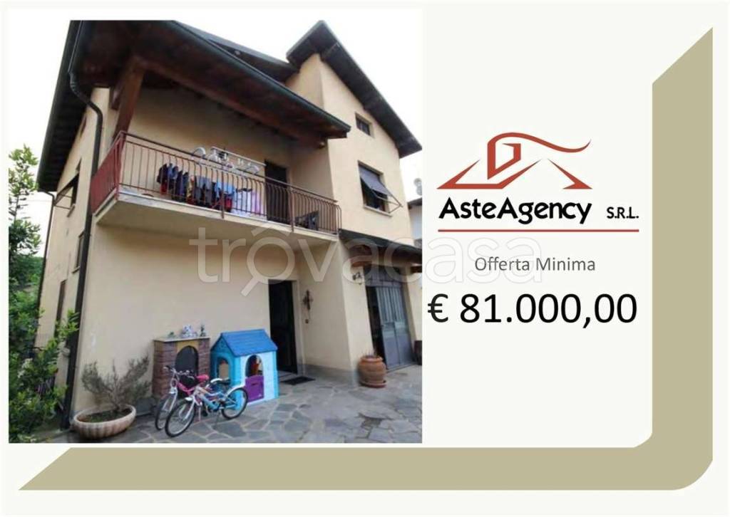 casa indipendente in vendita a Fenegrò
