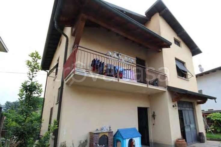 casa indipendente in vendita a Fenegrò