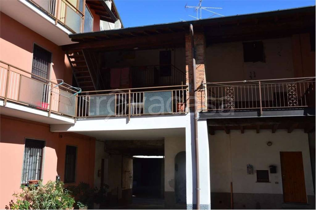 appartamento in vendita a Fenegrò