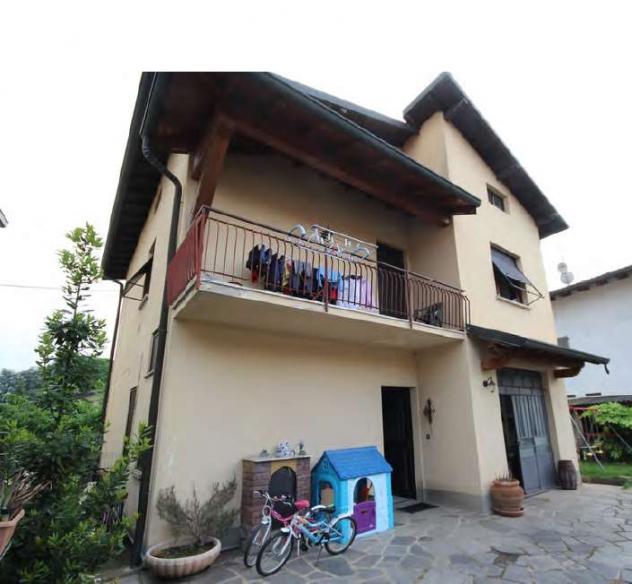 casa indipendente in vendita a Fenegrò