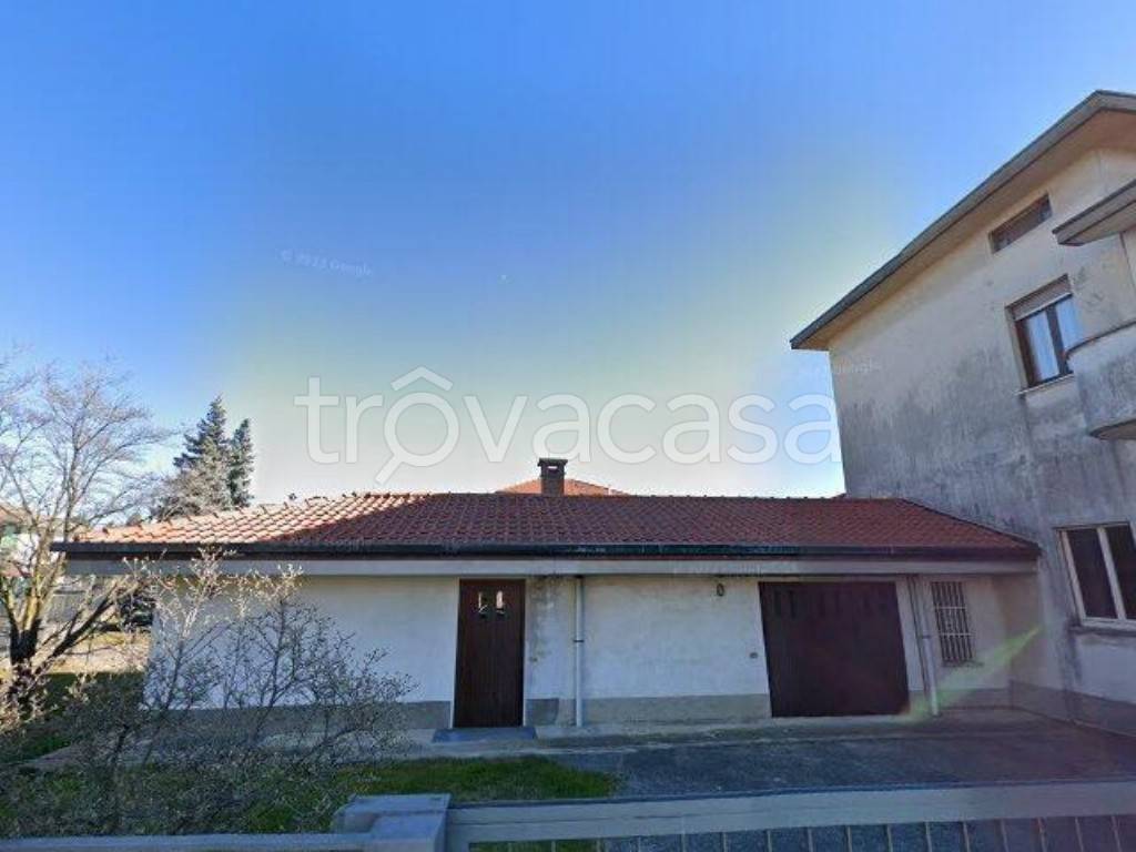 casa indipendente in vendita a Fenegrò