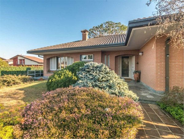 casa indipendente in vendita a Fenegrò