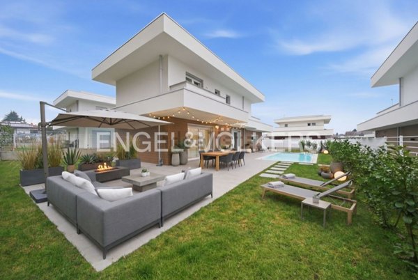 casa indipendente in vendita a Fenegrò