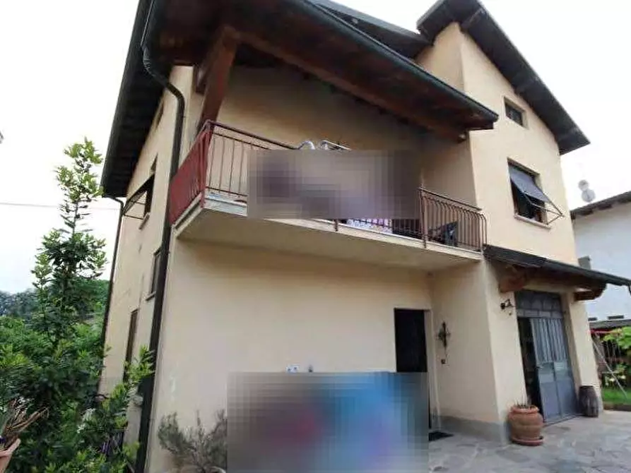 casa indipendente in vendita a Fenegrò