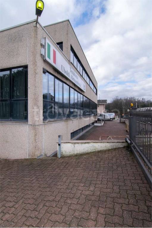 locale commerciale in vendita a Fenegrò