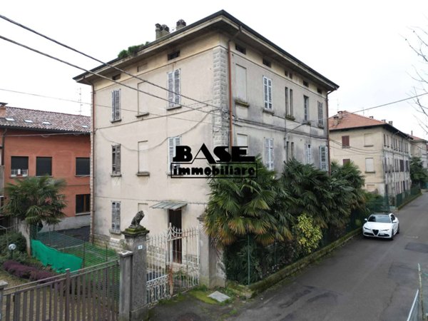 casa indipendente in vendita a Fenegrò