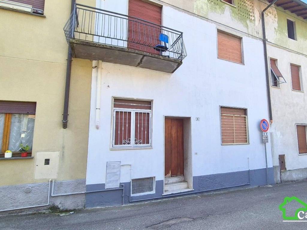 casa indipendente in vendita a Fenegrò