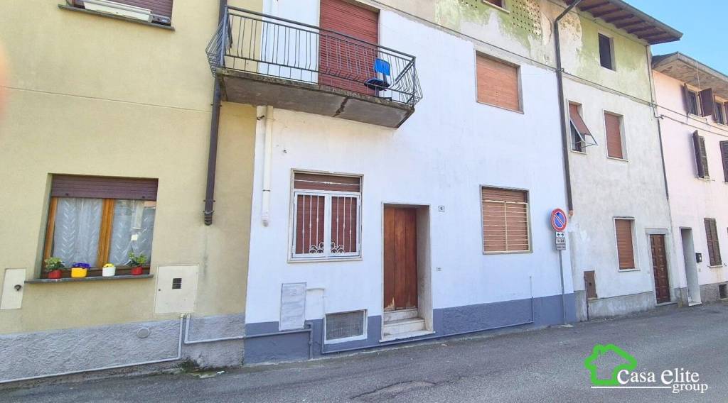 casa indipendente in vendita a Fenegrò