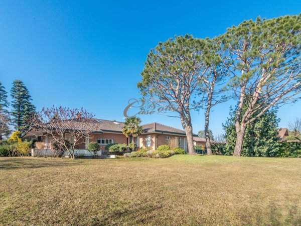 casa indipendente in vendita a Fenegrò