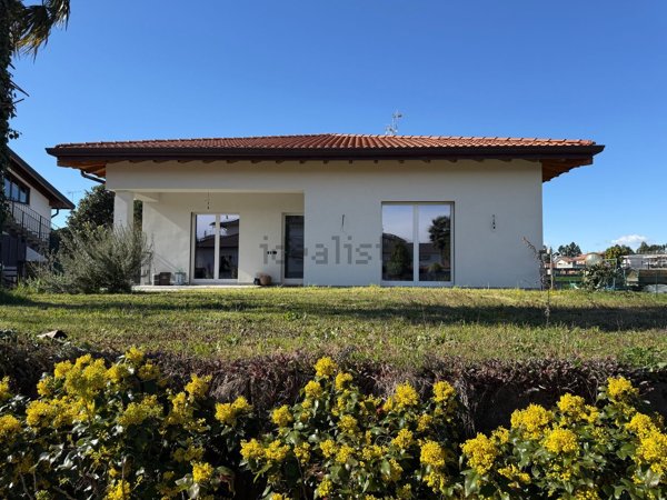 casa indipendente in vendita a Fenegrò