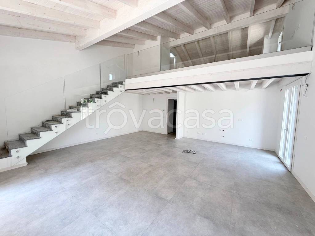 casa indipendente in vendita a Fenegrò