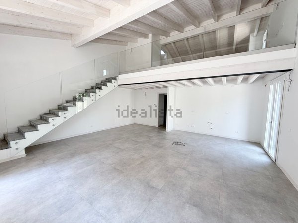 casa indipendente in vendita a Fenegrò