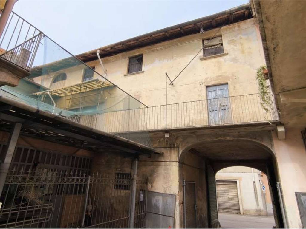 casale in vendita a Fenegrò