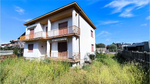 casa indipendente in vendita a Fenegrò