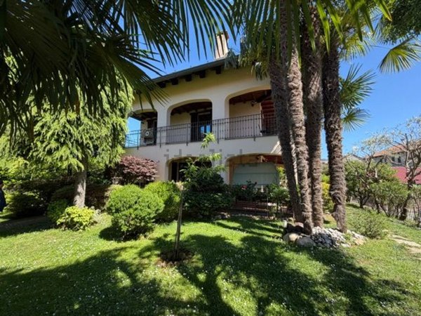 casa indipendente in vendita a Fenegrò