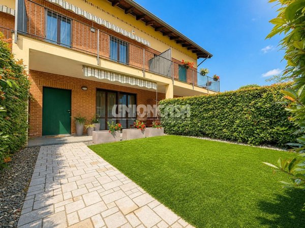 casa indipendente in vendita a Fenegrò