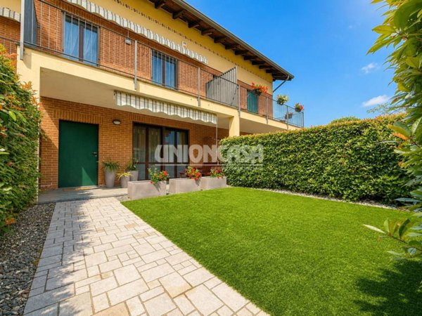 casa indipendente in vendita a Fenegrò