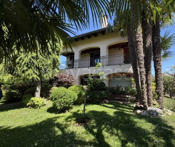 casa indipendente in vendita a Fenegrò