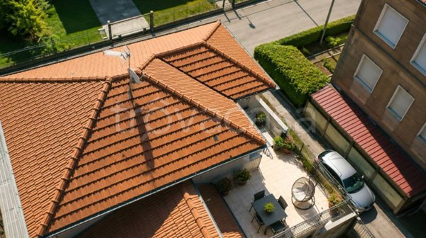 casa indipendente in vendita a Fenegrò